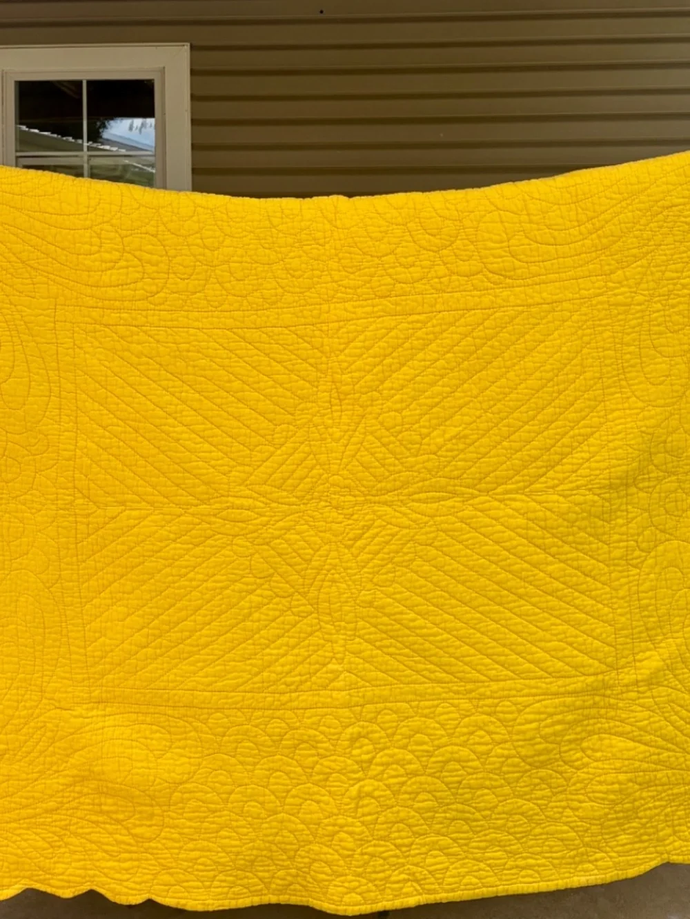 Vintage Reversible Quilt 78x63 Pink Yellow Scalloped Edge